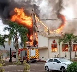 incêndio na Igreja Matriz de Treze de Maio