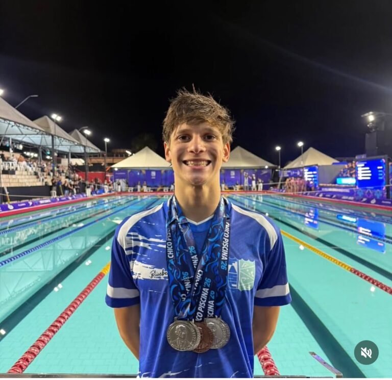 Matheus Koepsel Rosa conquista medalhas no Troféu Chico Piscina