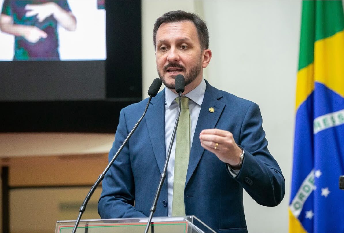 Pepê Collaço trabalha pela eleição de Flávio Bolsonaro no dia 25