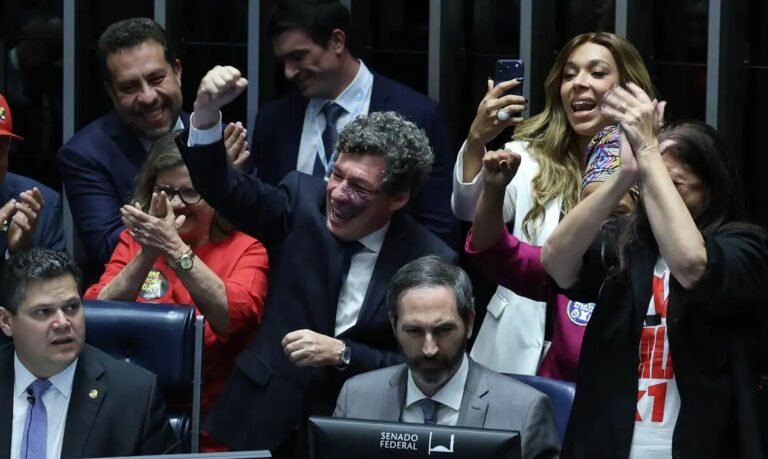 Pelo Estado – Redução de jornada aprovada pelo Senado preocupa Fiesc 