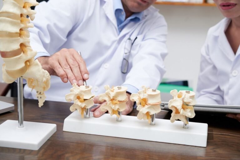 Prevenção da osteoporose inclui cuidados para evitar quedas e fraturas