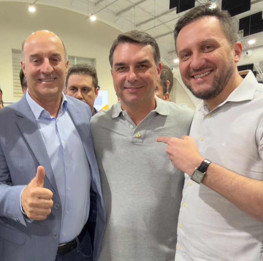 catarinenses eleitos declaram voto a Flávio Bolsonaro
